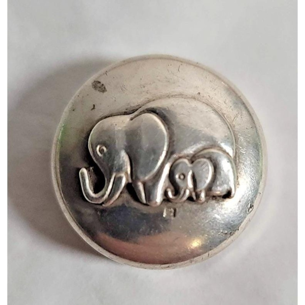Silver Tone Elephant Family Round Metal Trinket Pill Box Small Keepsake Holder